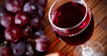 Üzümden ev yapımı şarap Evde üzümden şarap yapın