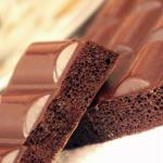 Luftig choklad: kaloriinnehåll, fördelaktiga egenskaper, fördelar och skador